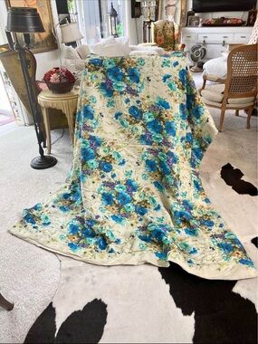 Blue Floral Vintage Comforter Throw - Cream Background